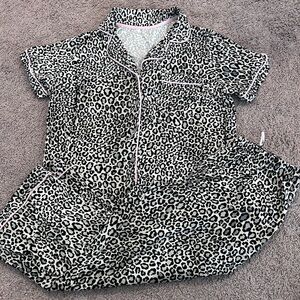 Joyspun Animal Print Women’s PJ Set w Pockets

Size M